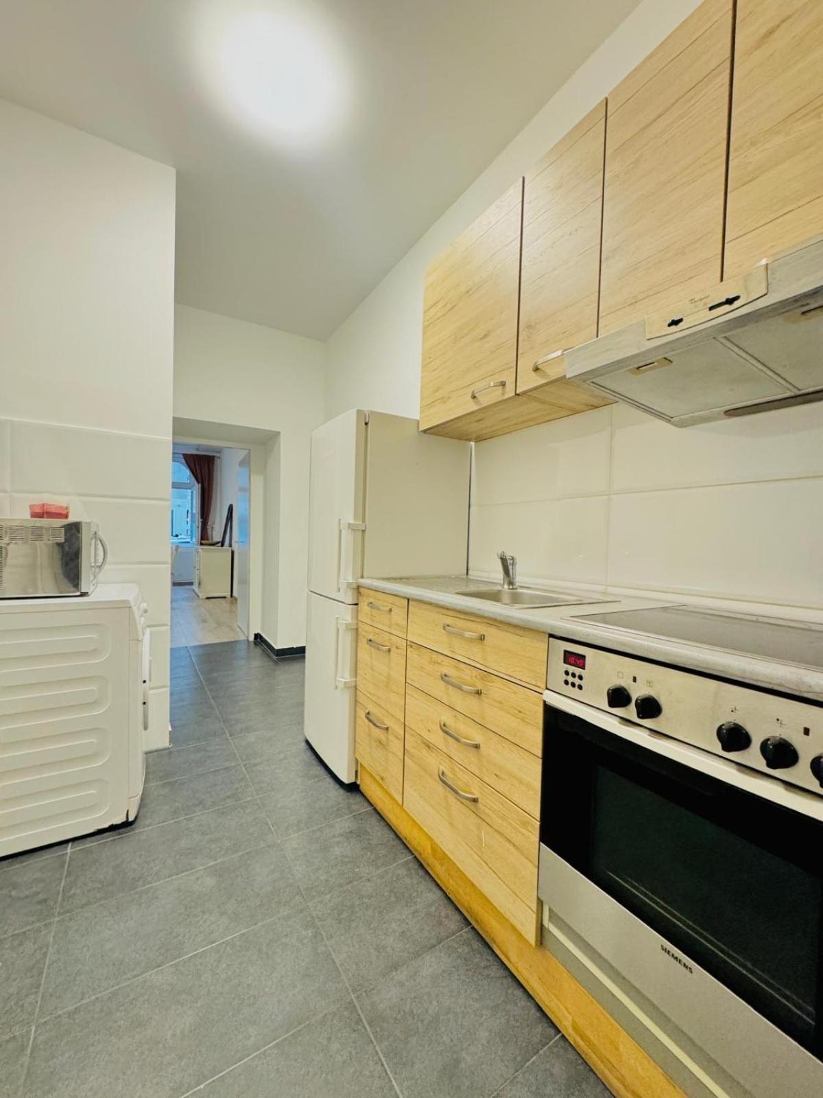 Amazing 2Br Apartment Near Praterstern Wien Eksteriør bilde