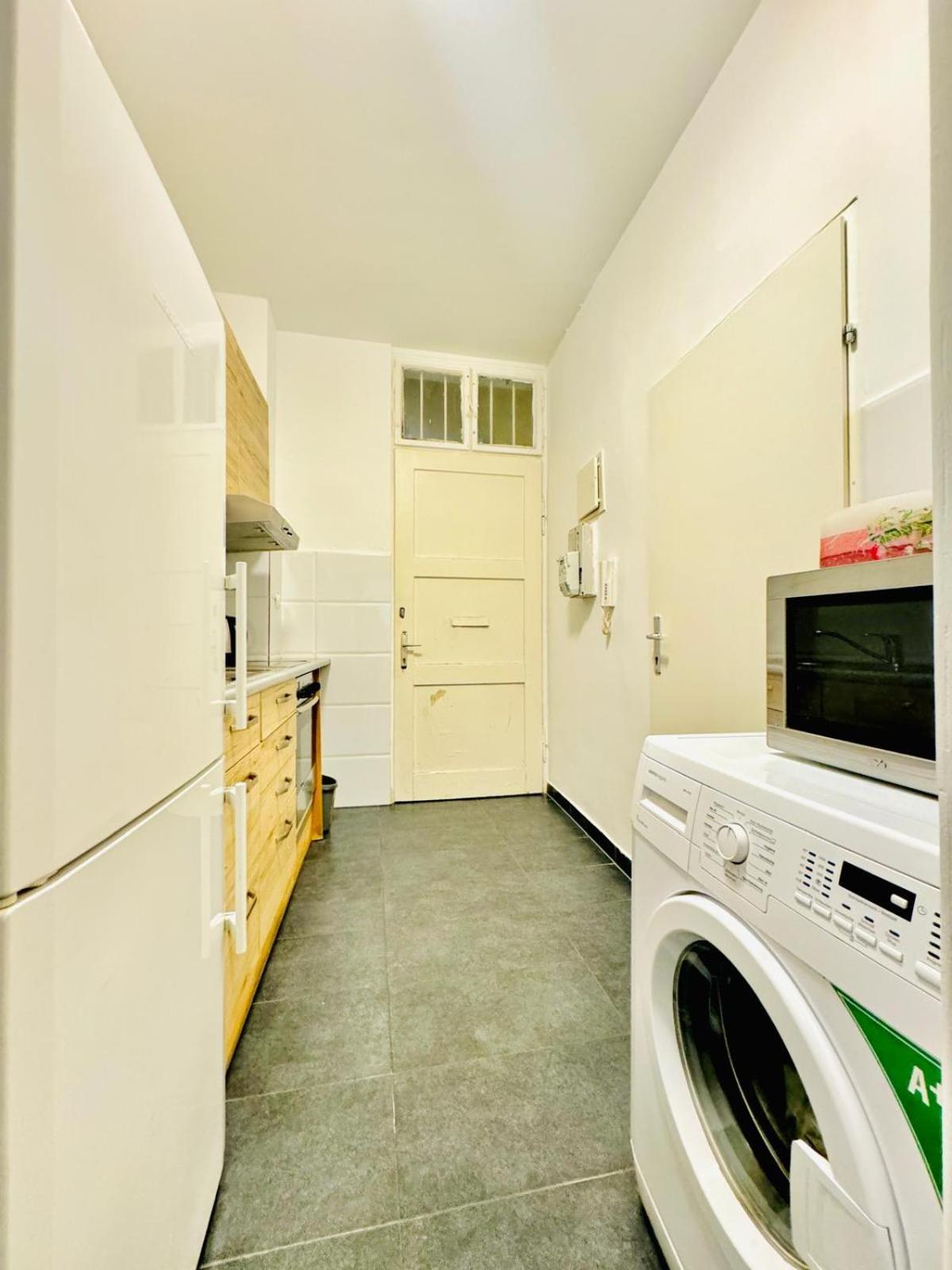 Amazing 2Br Apartment Near Praterstern Wien Eksteriør bilde